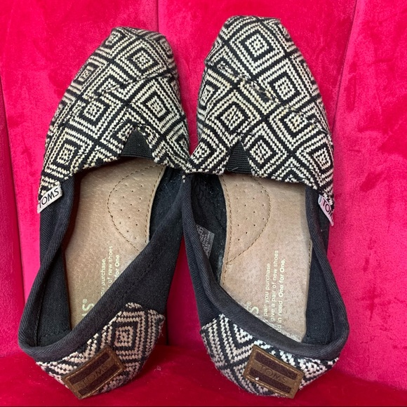 Toms Shoes - TOMS Shoes Womens Slip On Flats Tribal Pattern 6